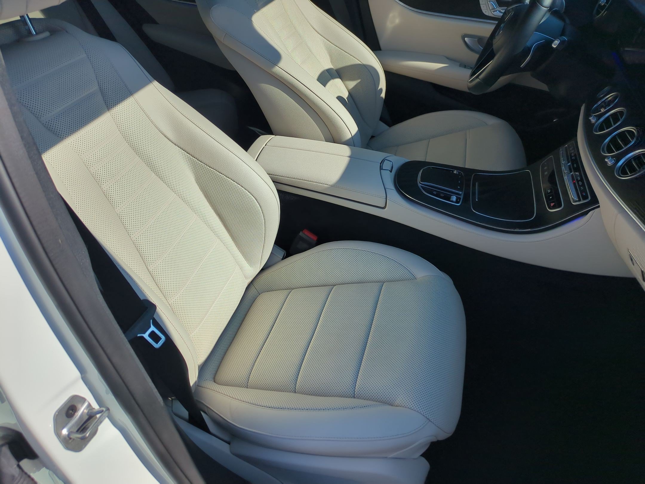 Used 2022 Mercedes-Benz E 450 4MATIC Sedan image 36