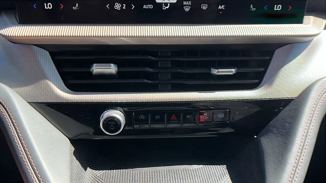Used 2025 Ford Explorer Active RWD image 27