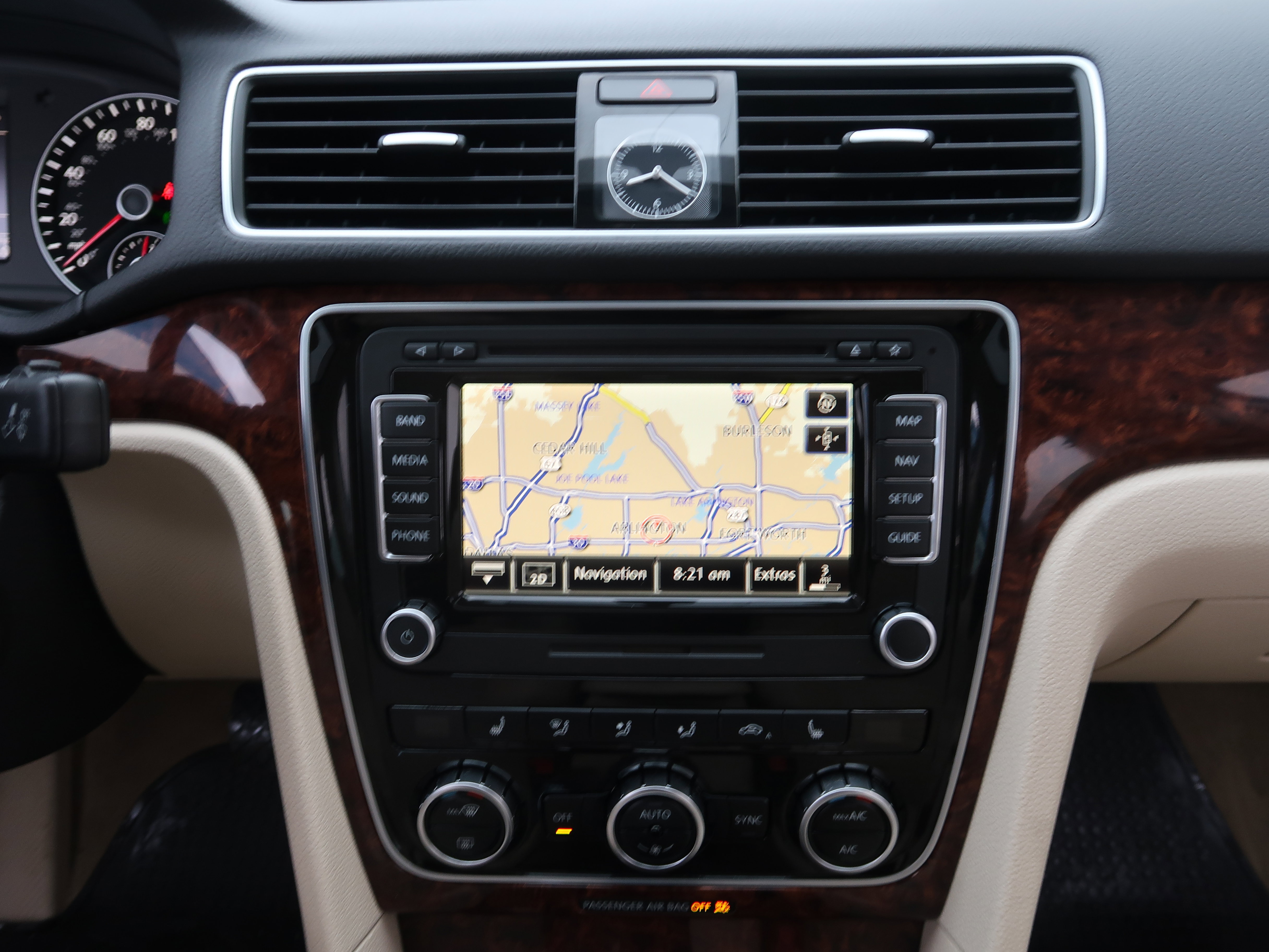 Used 2013 Volkswagen Passat TDI SEL Premium image 16