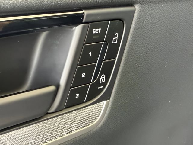 Used 2024 Porsche Cayenne Coupe image 18