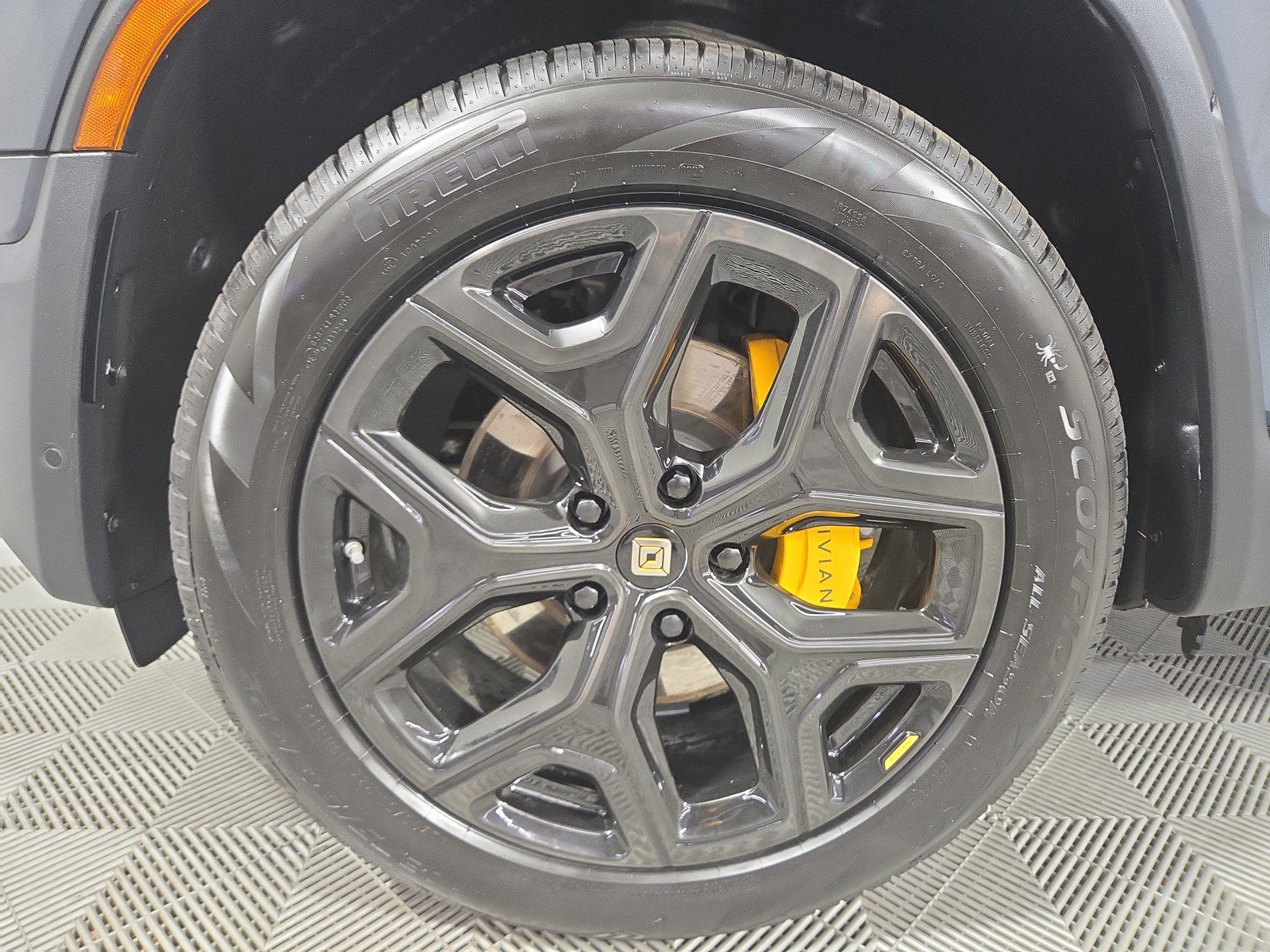 Used 2022 Rivian R1S Launch Edition image 9