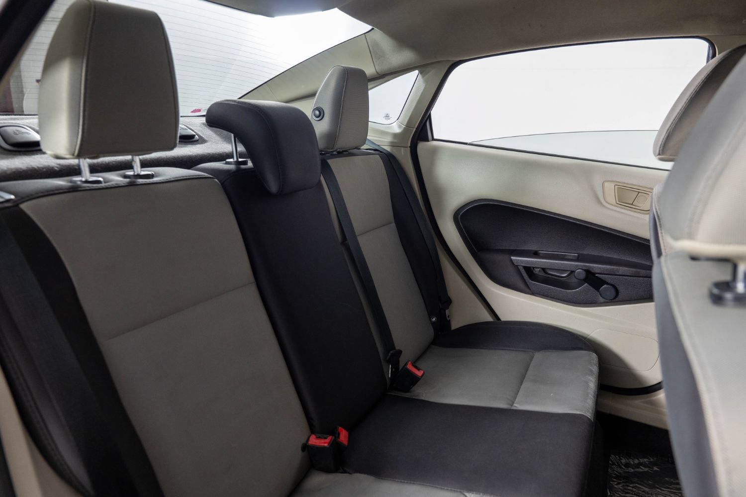 Used 2012 Ford Fiesta S FWD image 23
