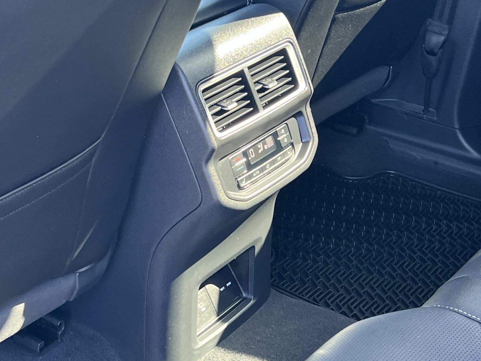 Certified 2025 Volkswagen Atlas SEL Premium R-Line AWD/4WD image 25