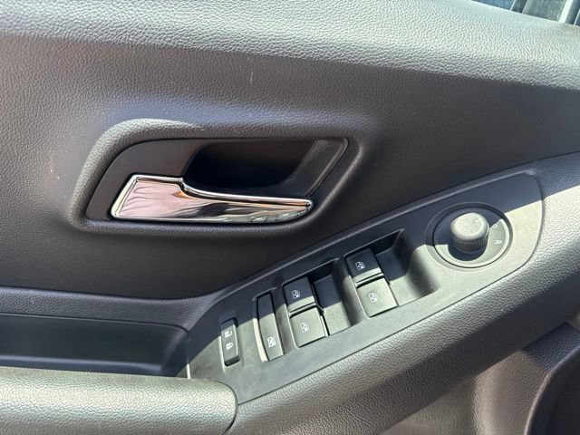 Used 2022 Chevrolet Trax LS w/ Tint and Cruise Package FWD image 11