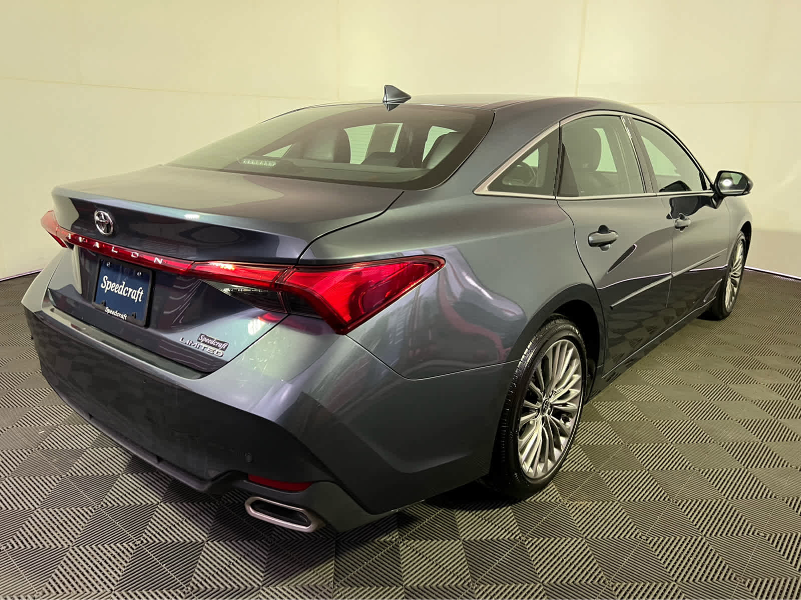 Used 2022 Toyota Avalon Limited w/ Advanced Safety Package FWD image 7