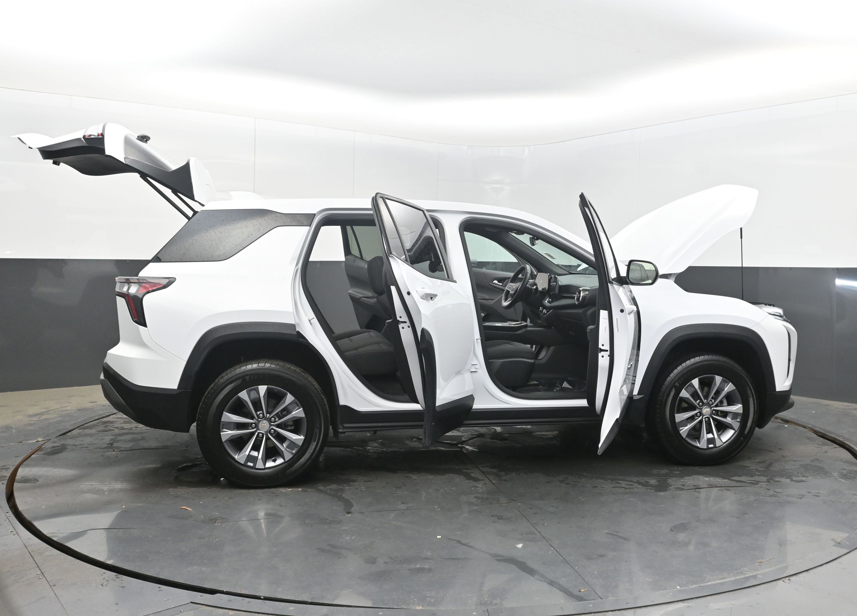 Used 2025 Chevrolet Equinox LT FWD image 47