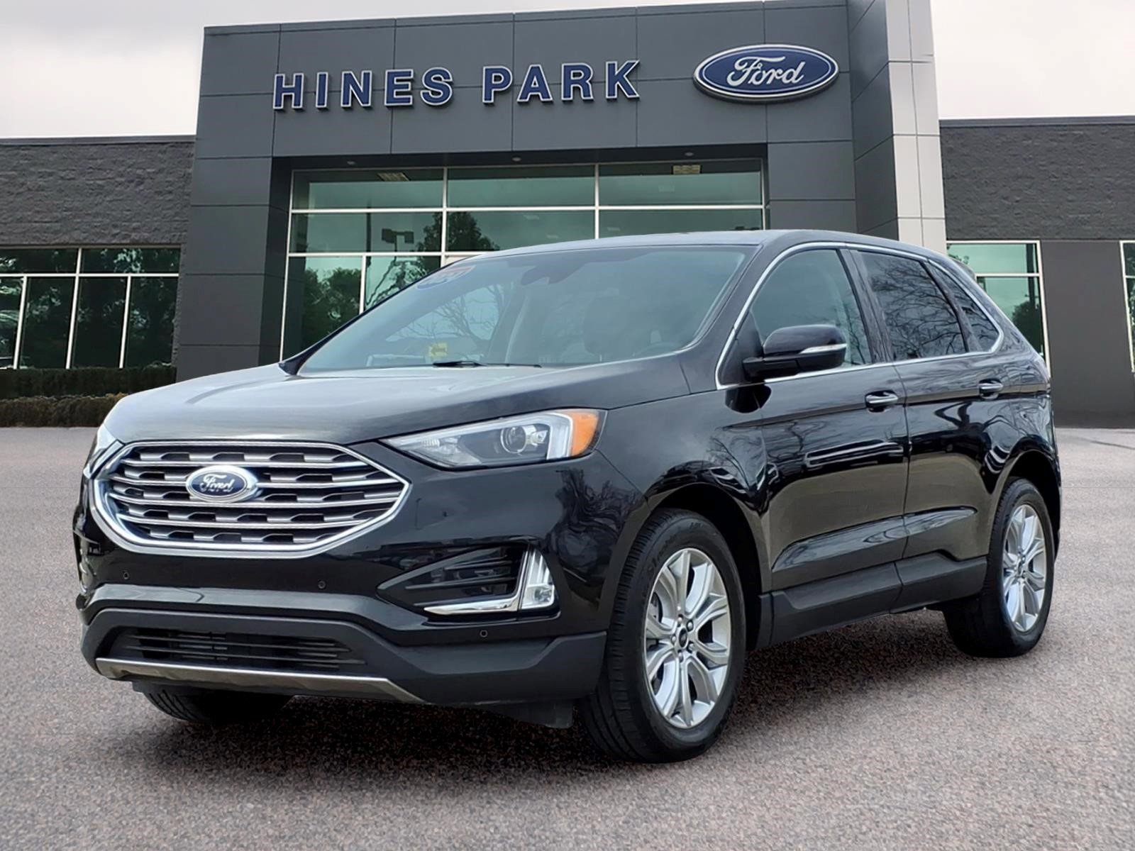 Used 2024 Ford Edge Titanium image 3