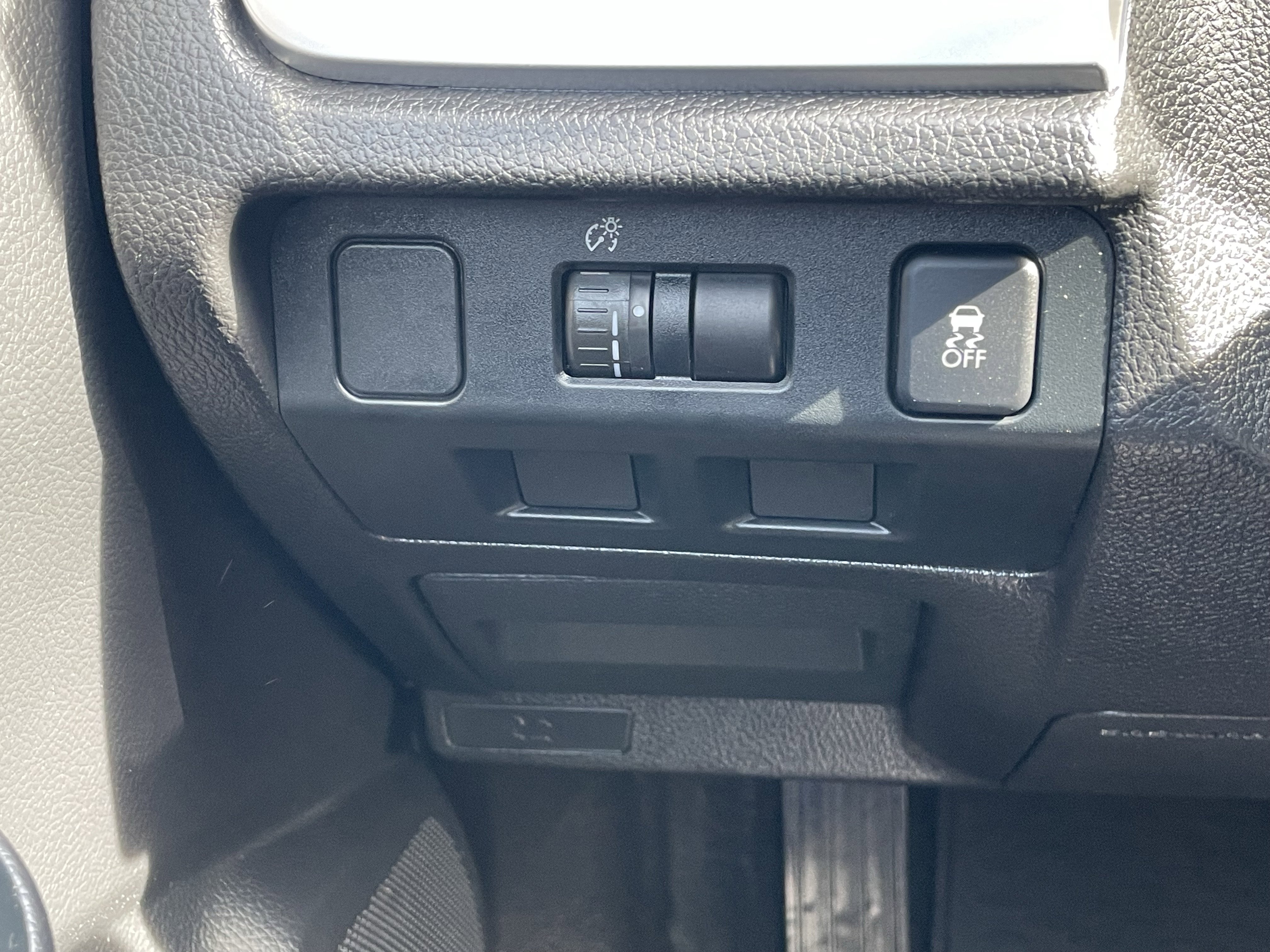 Used 2014 Subaru Crosstrek 2.0i Limited image 13