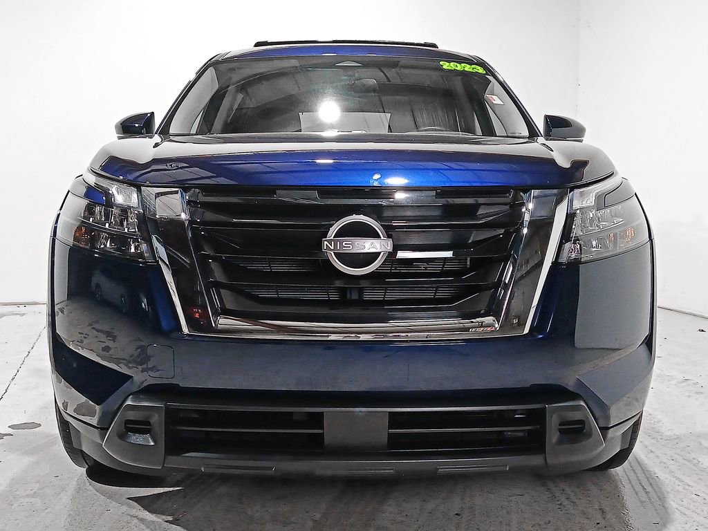 Used 2023 Nissan Pathfinder SV image 2
