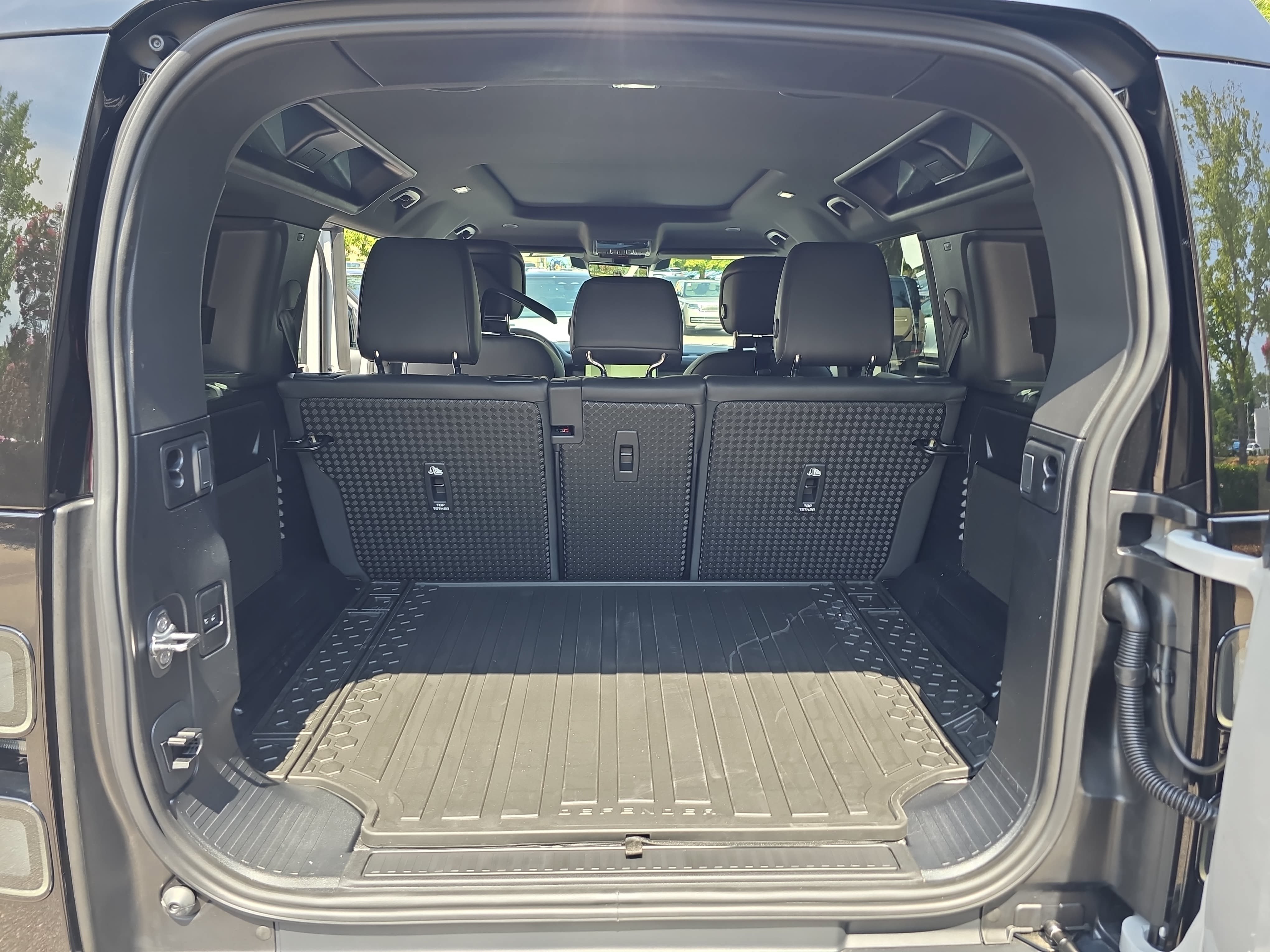 New 2026 Land Rover Defender 110 X-Dynamic SE AWD/4WD image 12