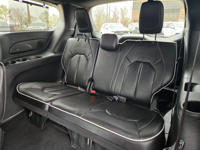 Used 2025 Chrysler Pacifica Limited FWD image 21