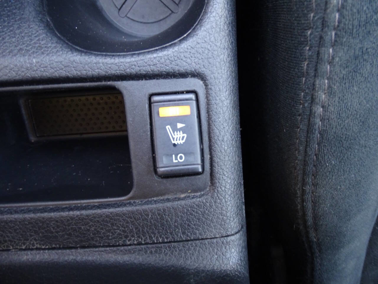 Used 2016 Nissan Rogue SV image 26