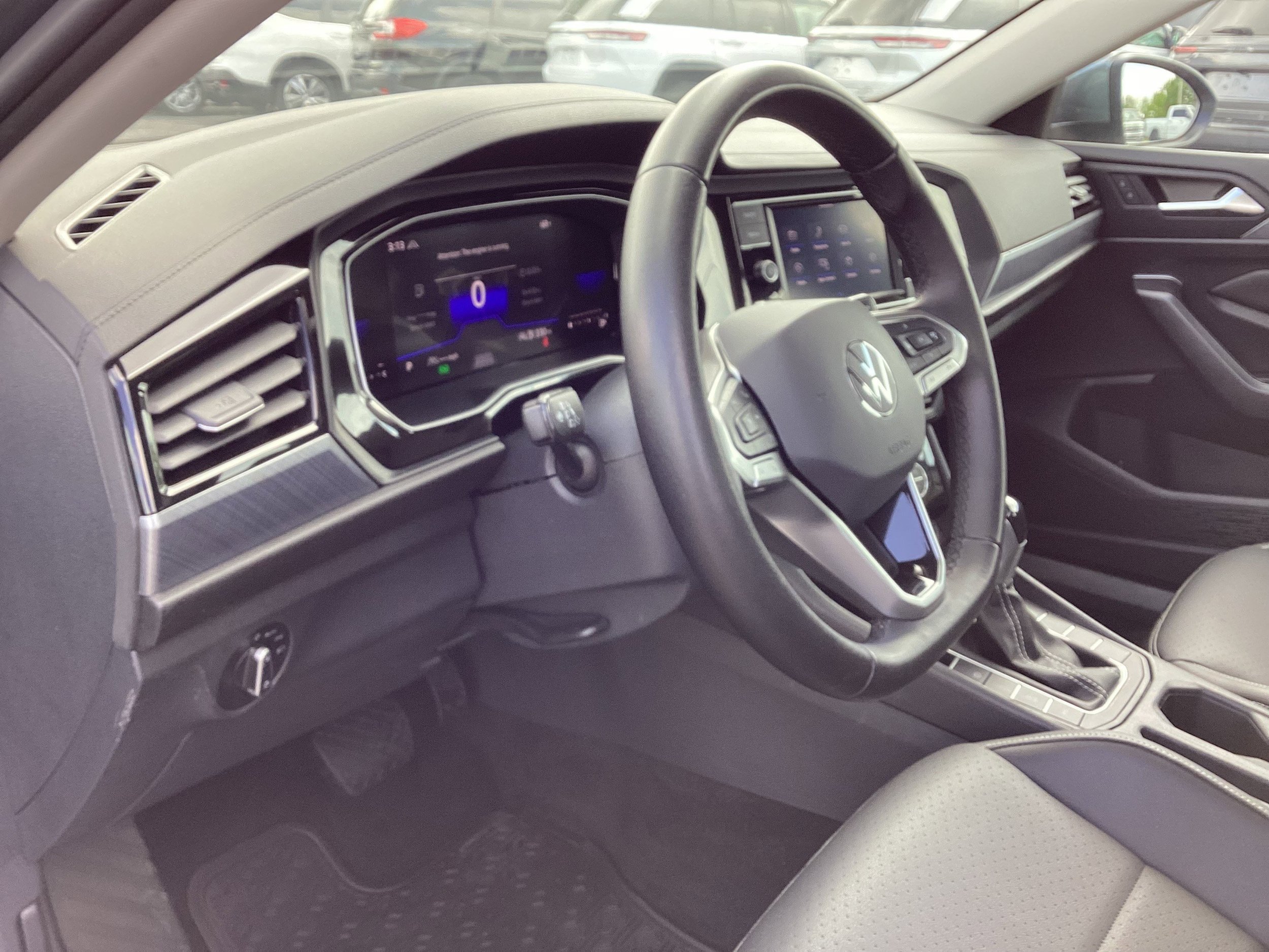 Used 2024 Volkswagen Jetta SE FWD image 11