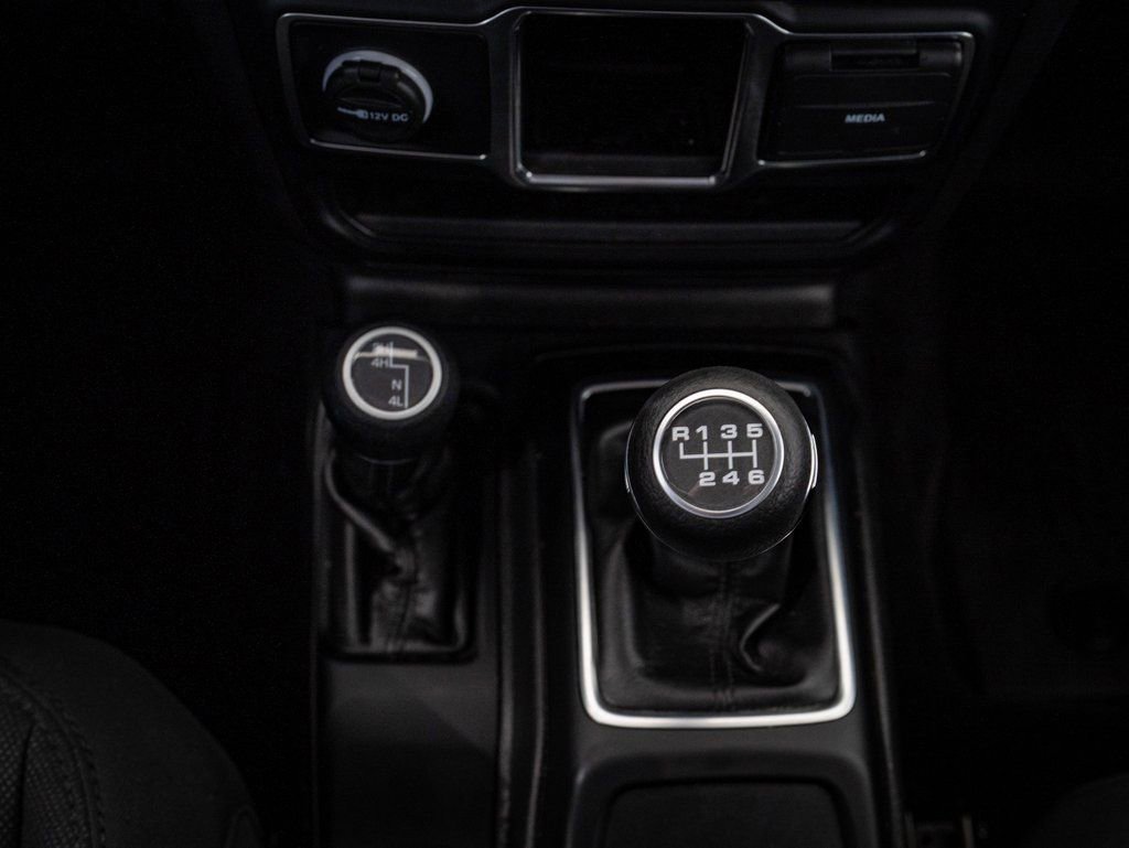 Used 2023 Jeep Wrangler Willys AWD/4WD image 38