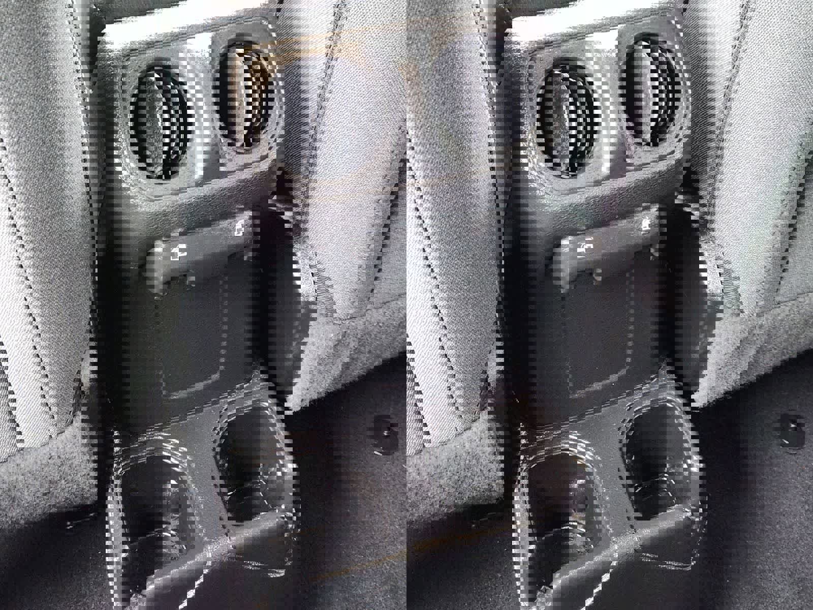 Used 2025 Jeep Wrangler Sport S image 28