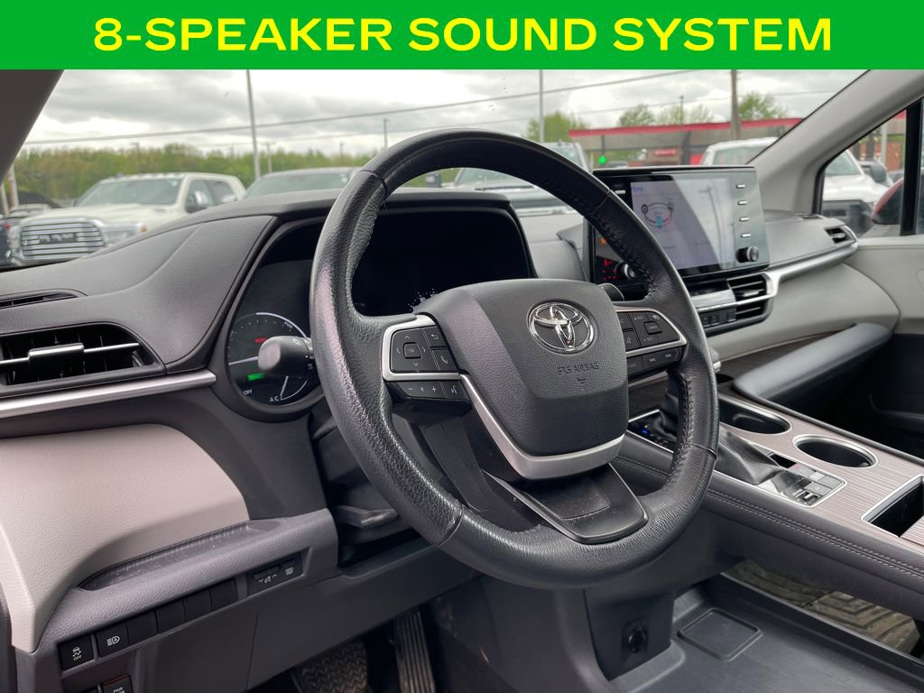 Used 2024 Toyota Sienna XLE AWD/4WD image 17