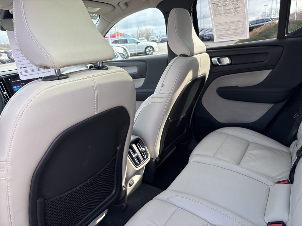 Certified 2023 Volvo XC40 B5 Plus w/ Protection Package AWD/4WD image 38