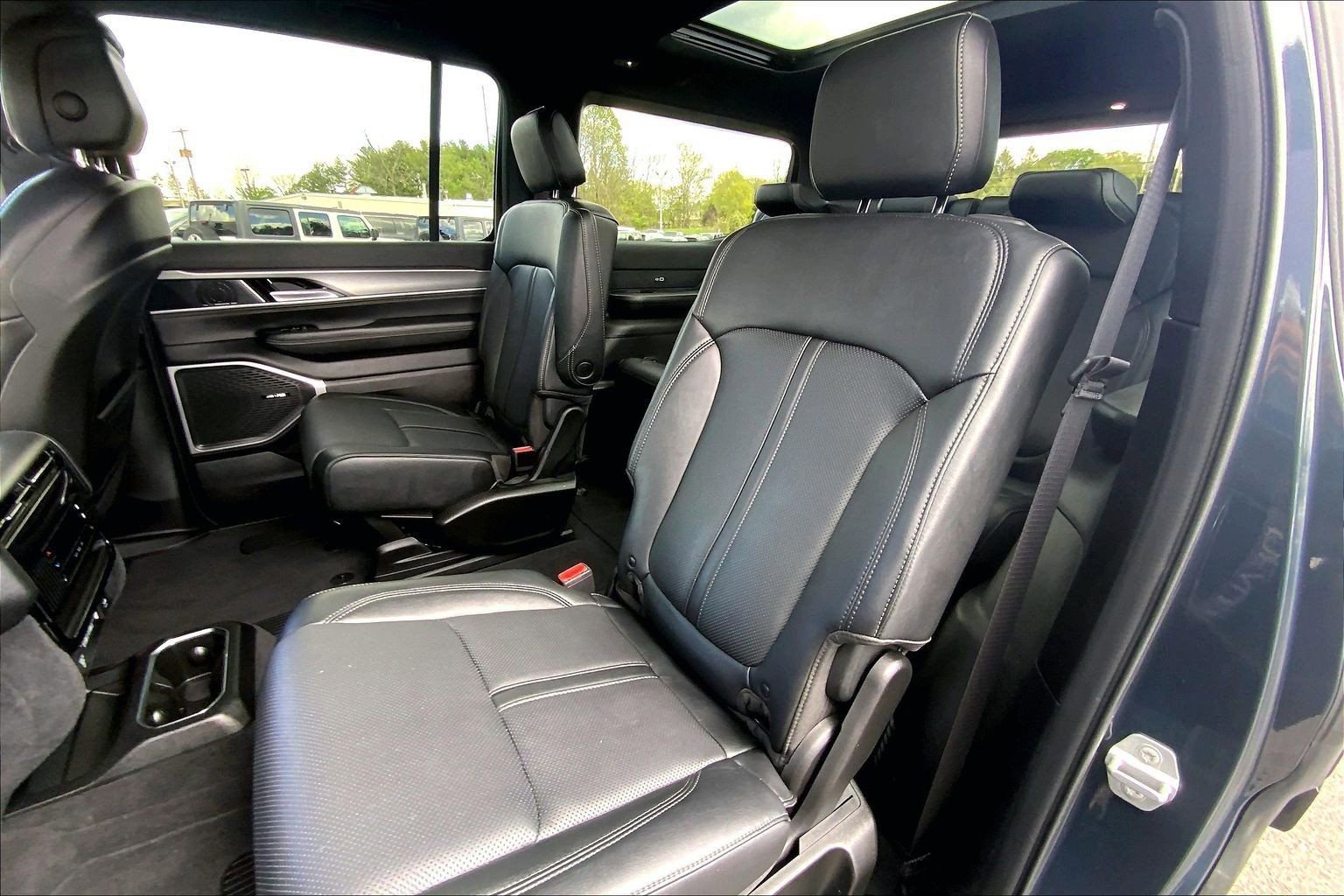 Certified 2024 Jeep Wagoneer Series II AWD/4WD image 20