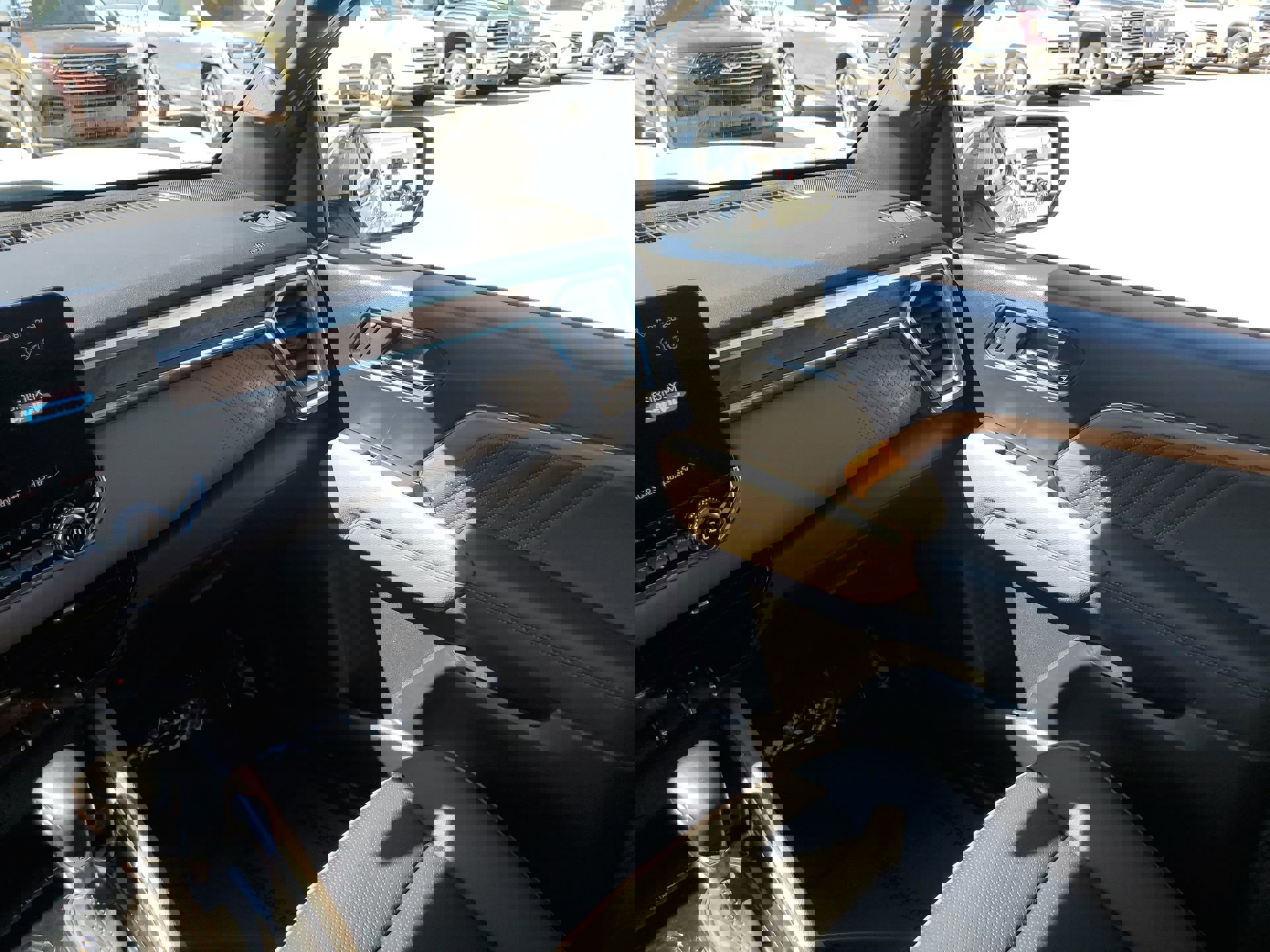 Used 2025 GMC Canyon Denali image 11