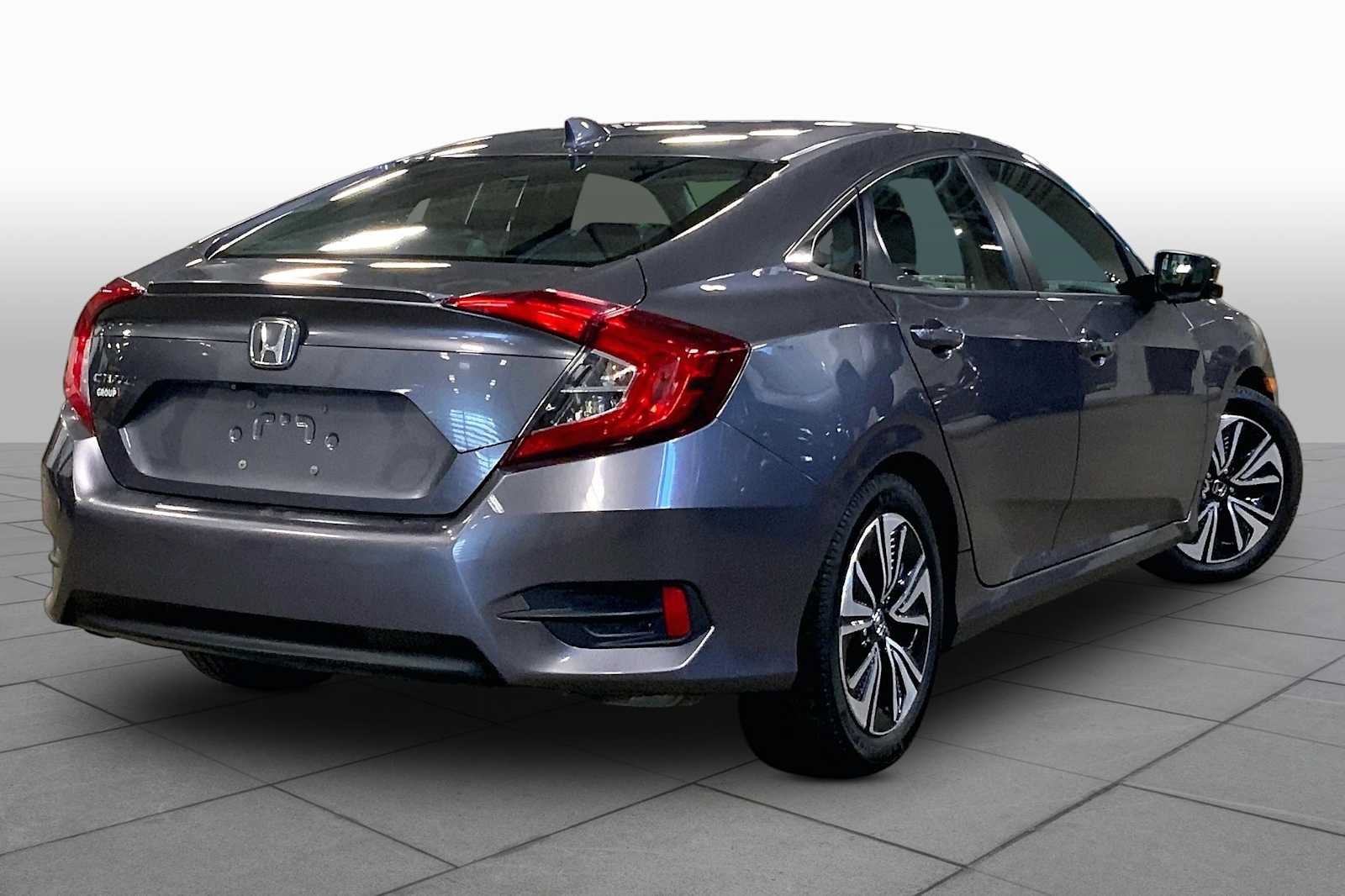 Used 2018 Honda Civic EX-T image 12