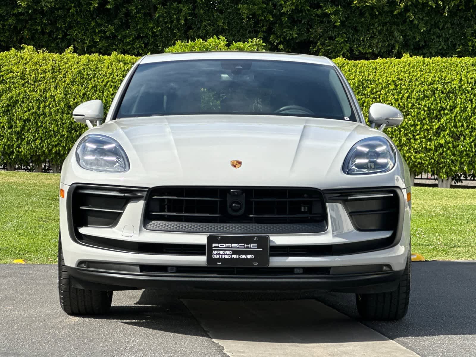 Certified 2025 Porsche Macan AWD/4WD image 11