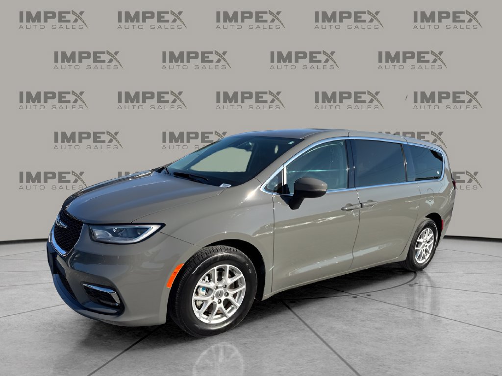 Used 2023 Chrysler Pacifica Touring-L