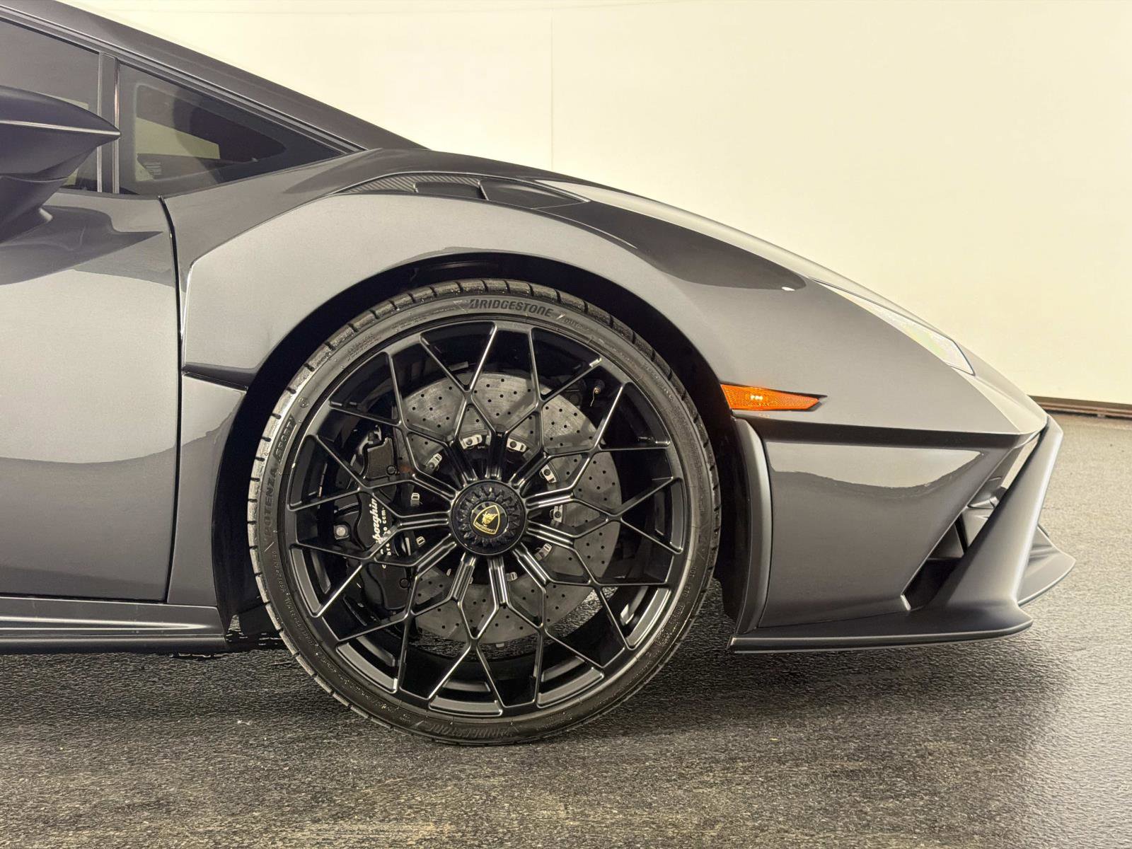 Used 2022 Lamborghini Huracan STO image 22