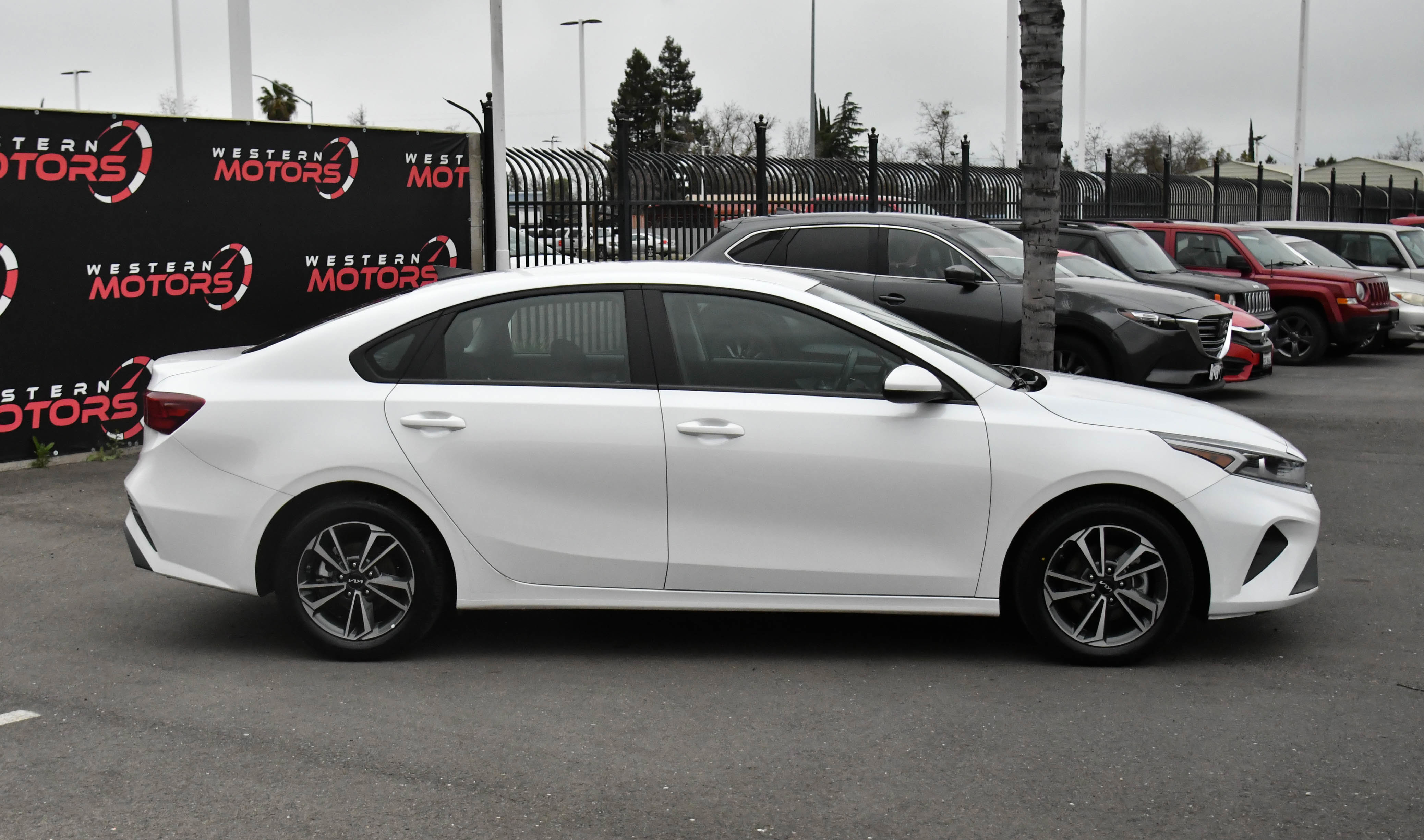 Used 2024 Kia Forte LXS image 9