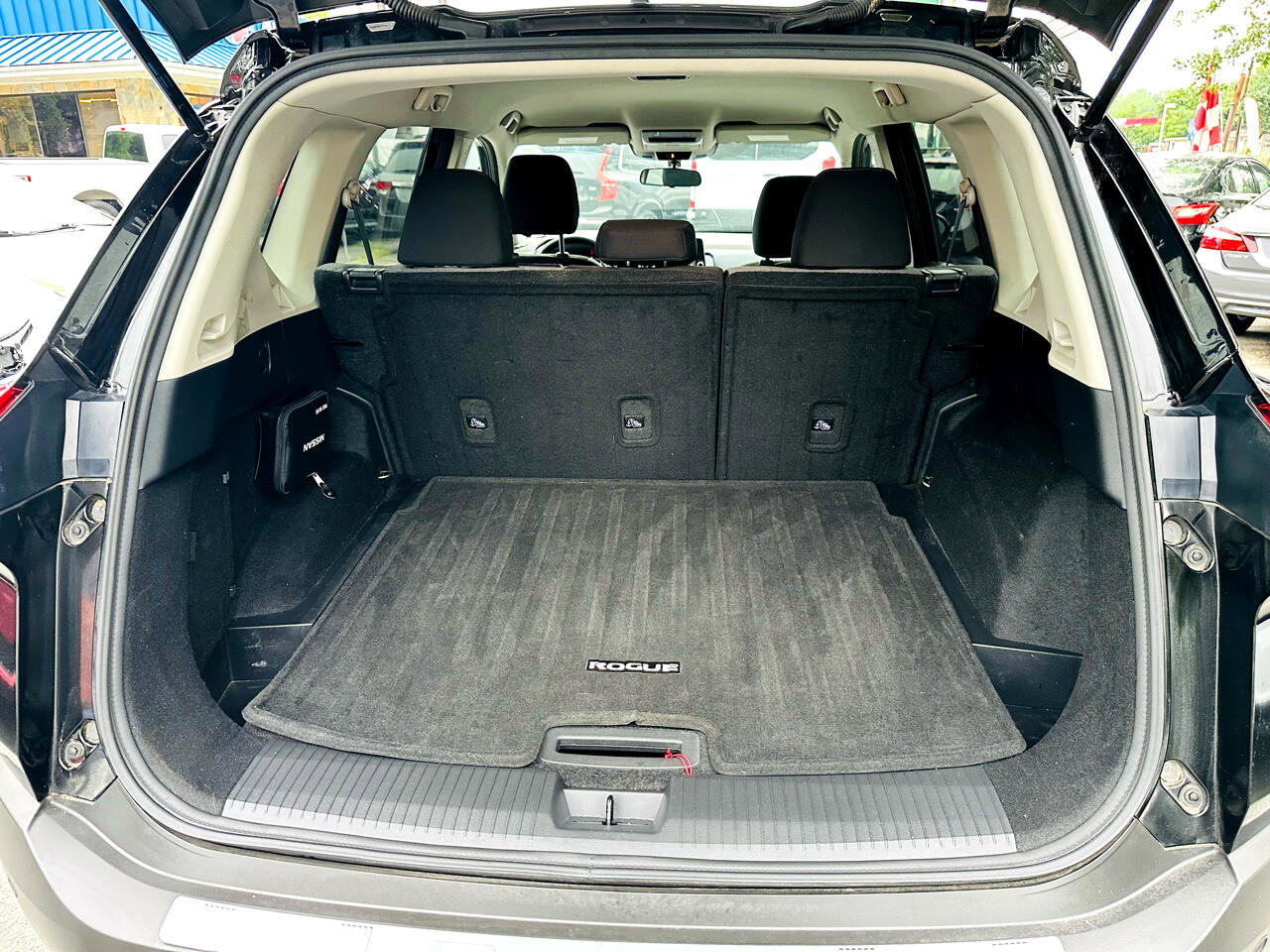 Used 2021 Nissan Rogue SV image 27