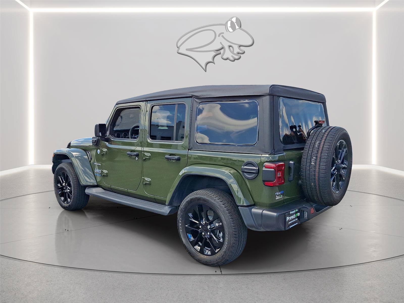 Used 2023 Jeep Wrangler Unlimited Sahara w/ Cold Weather Group AWD/4WD image 6