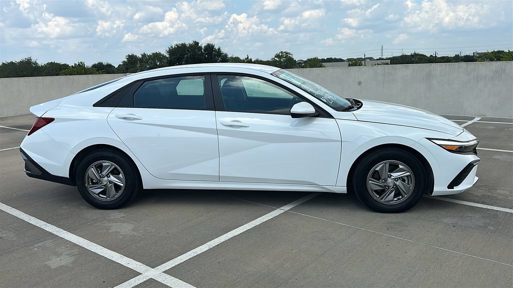 Used 2026 Hyundai Elantra SE FWD image 13