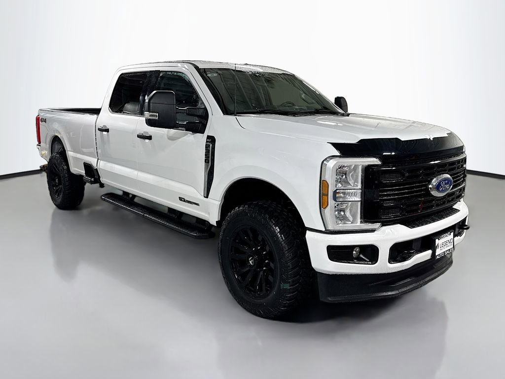 Used 2024 Ford F350 XLT image 3