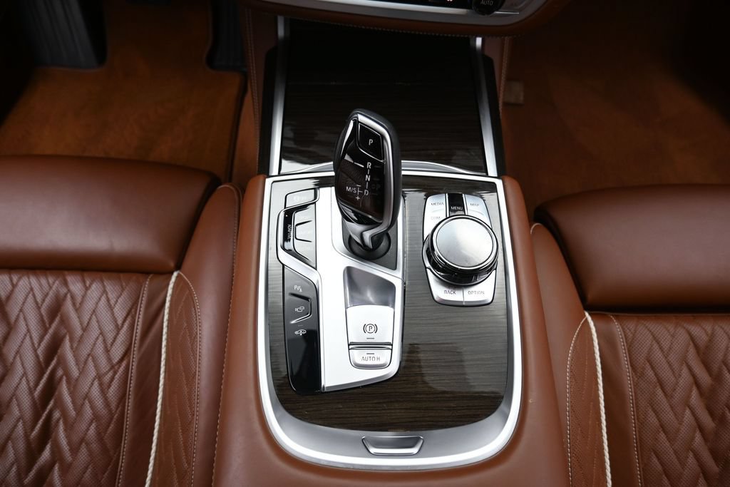 Used 2022 BMW 750i xDrive w/ Autobahn Package AWD/4WD image 15