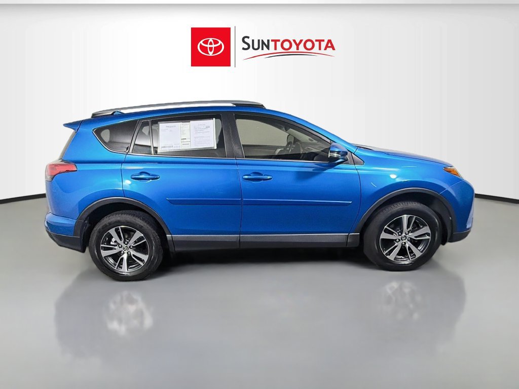 Used 2017 Toyota RAV4 XLE FWD image 2
