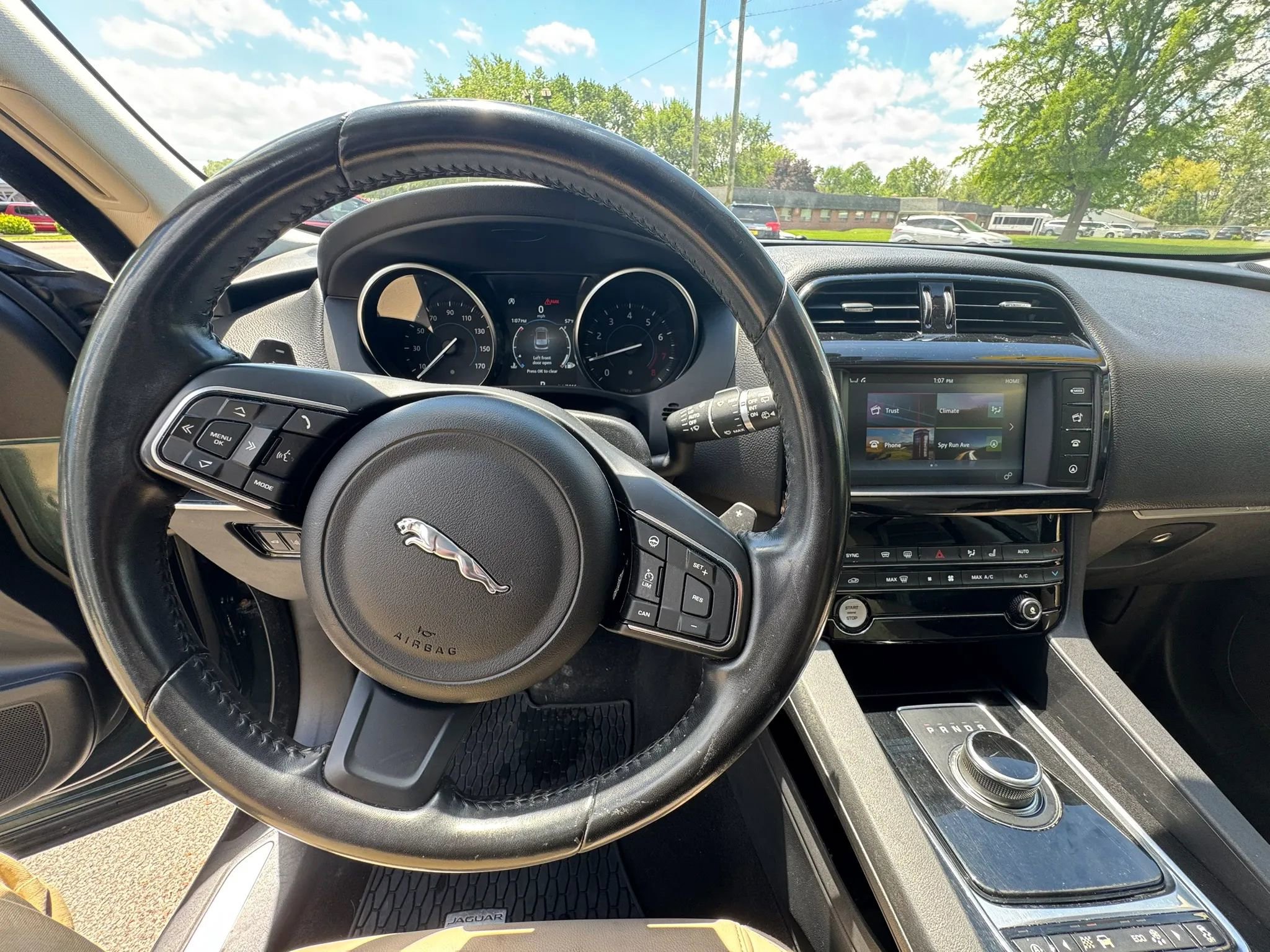 Used 2018 Jaguar F-PACE Premium AWD/4WD image 17
