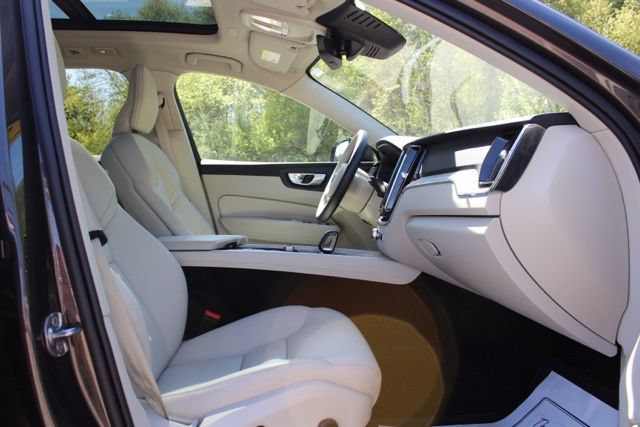 Certified 2023 Volvo XC60 B5 Plus w/ Climate Package AWD/4WD image 17