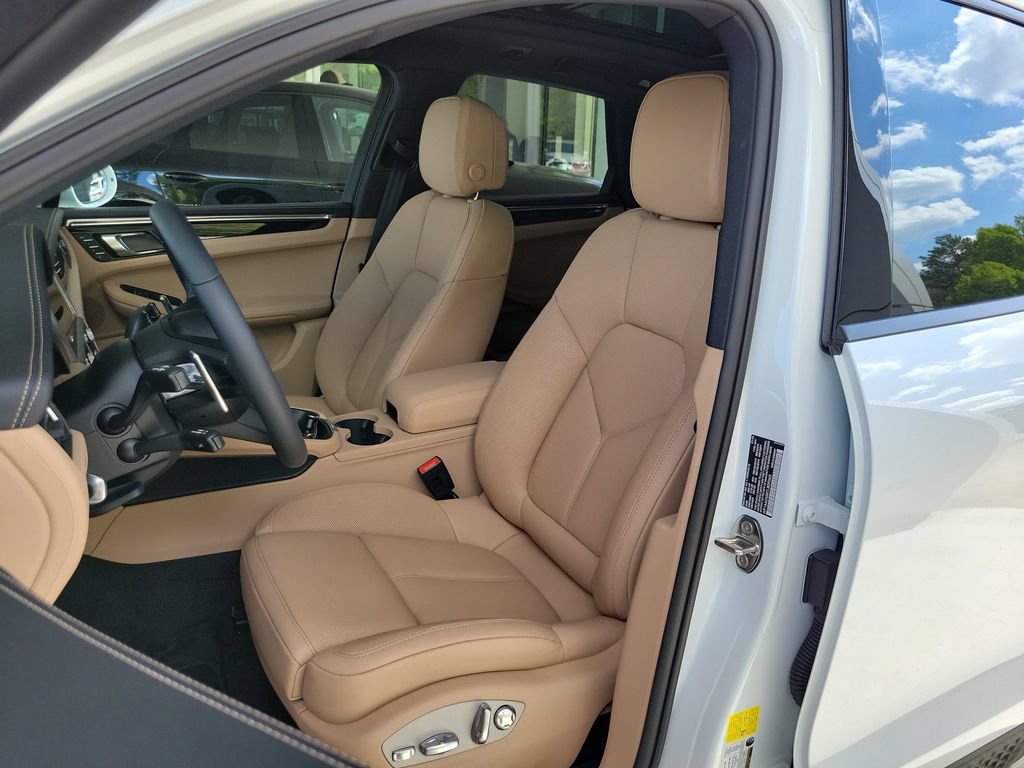 New 2026 Porsche Macan AWD/4WD image 16