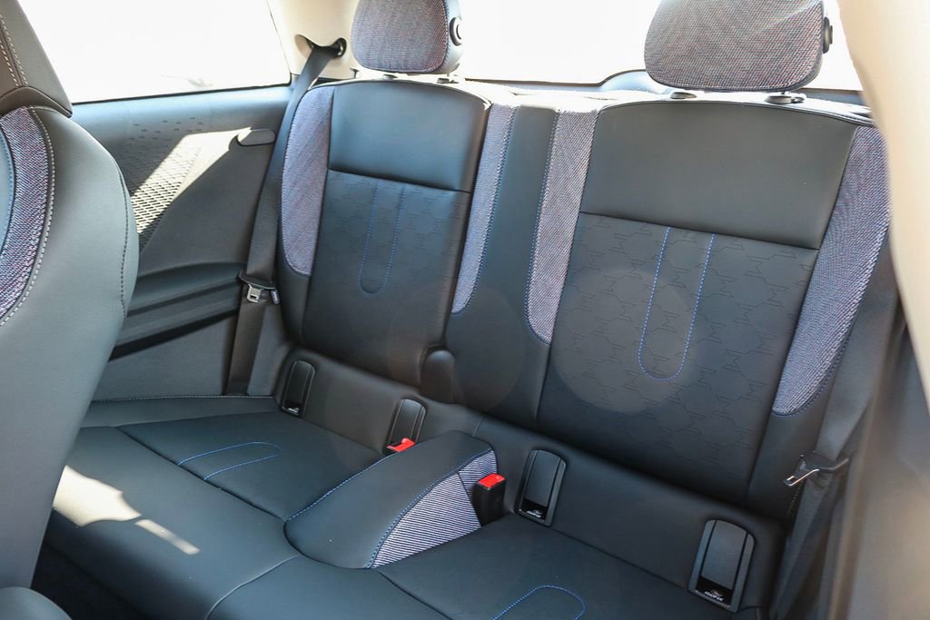 Used 2025 MINI Cooper 2-Door Hardtop image 18