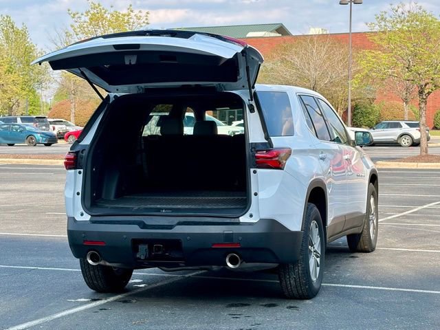 Used 2023 Chevrolet Traverse LS image 18