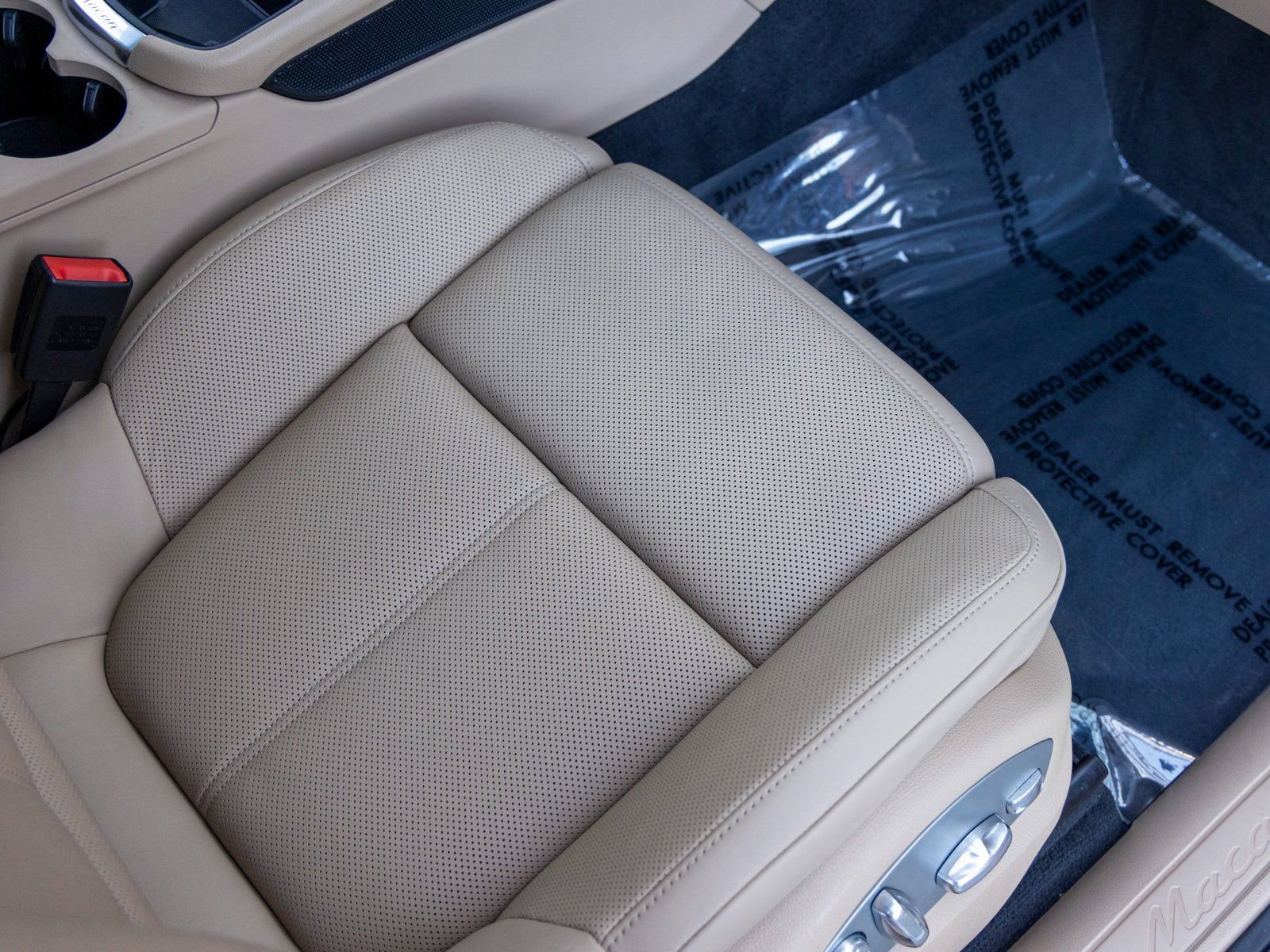 Certified 2025 Porsche Macan image 51