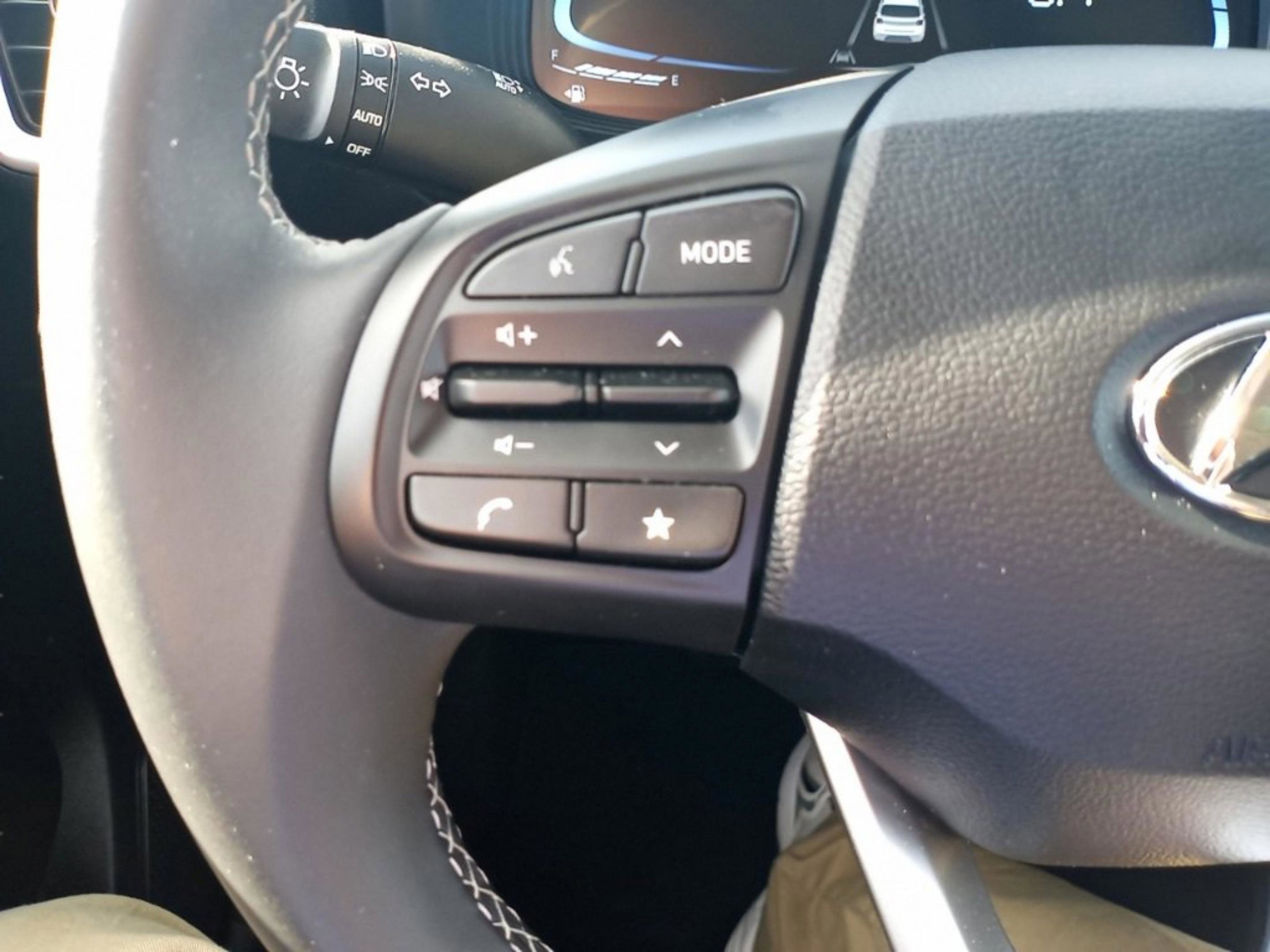 Certified 2024 Hyundai Venue SEL image 11