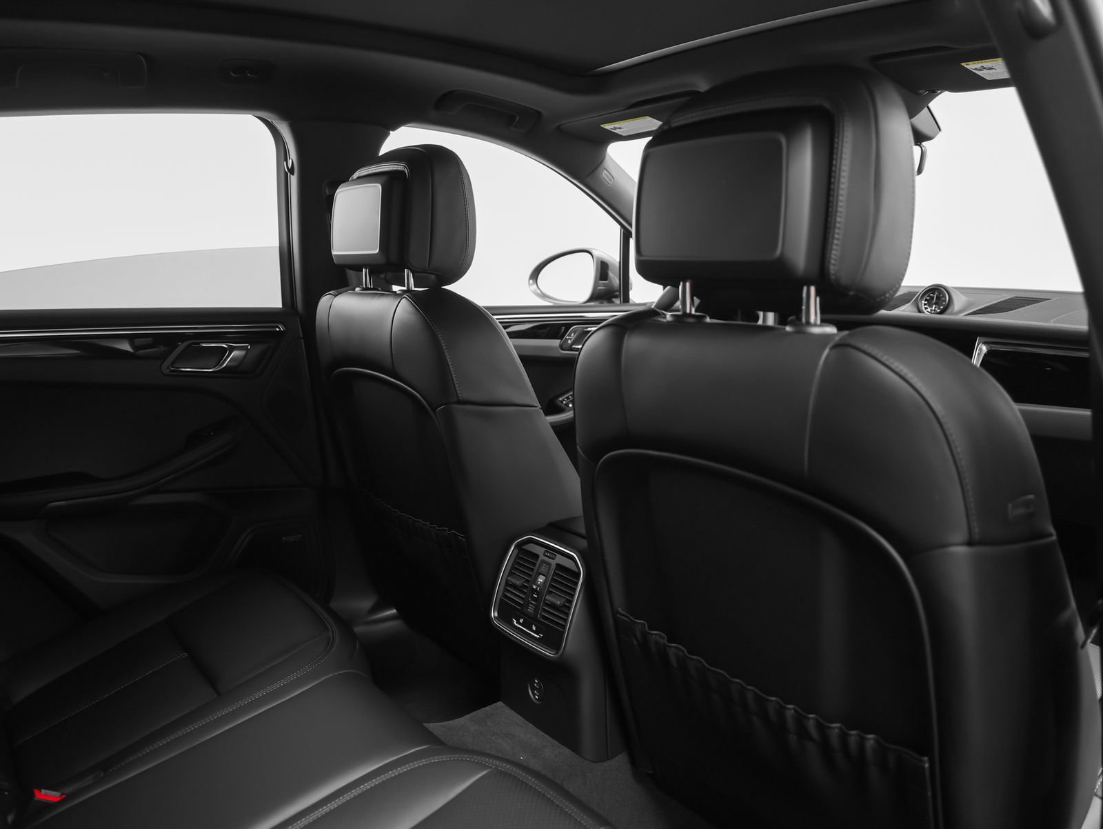 New 2026 Porsche Macan Turbo AWD/4WD image 28