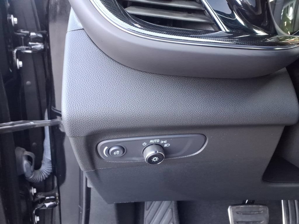 Certified 2023 Buick Envision Preferred w/ Sport Touring Package AWD/4WD image 19
