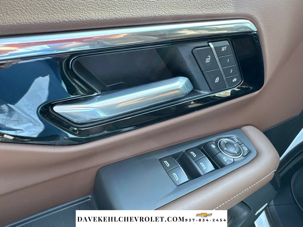Used 2025 Chevrolet Suburban High Country AWD/4WD image 10
