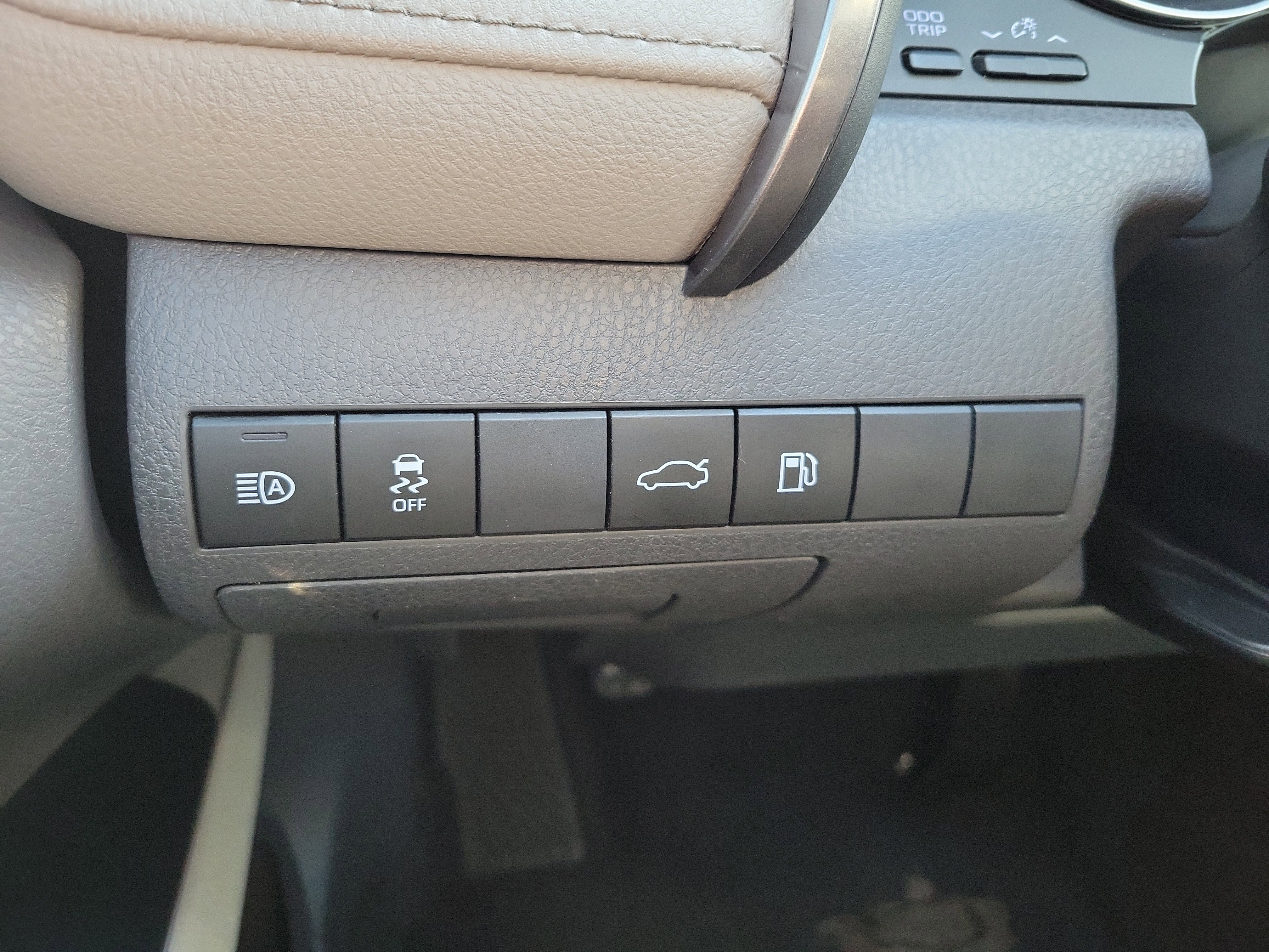 Used 2018 Toyota Camry LE image 22