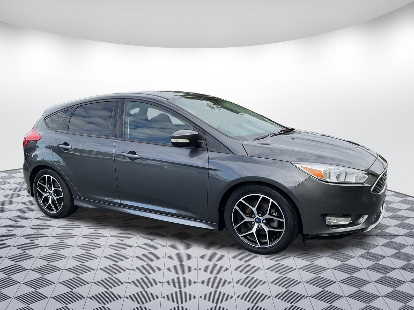 Used 2016 Ford Focus SE w/ SE Sport Package