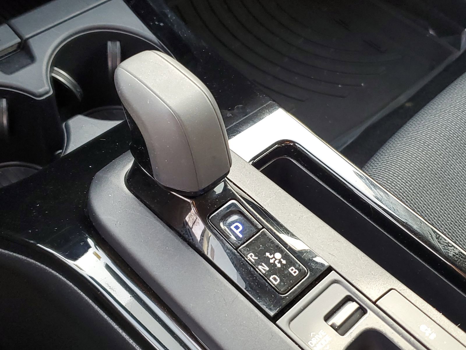 Used 2025 Toyota Prius LE image 28