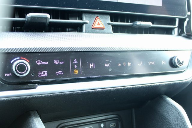 Used 2025 Kia Sportage SX image 21