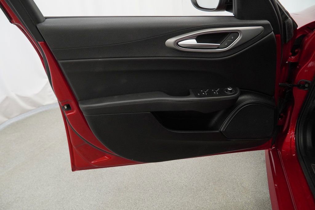 Used 2024 Alfa Romeo Giulia Veloce image 38
