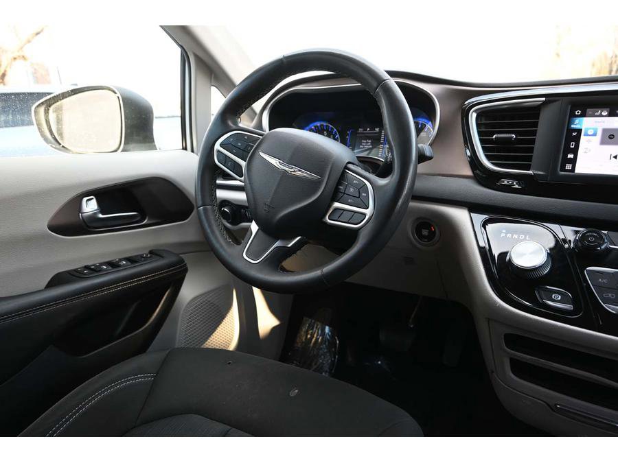 Used 2023 Chrysler Voyager LX image 23